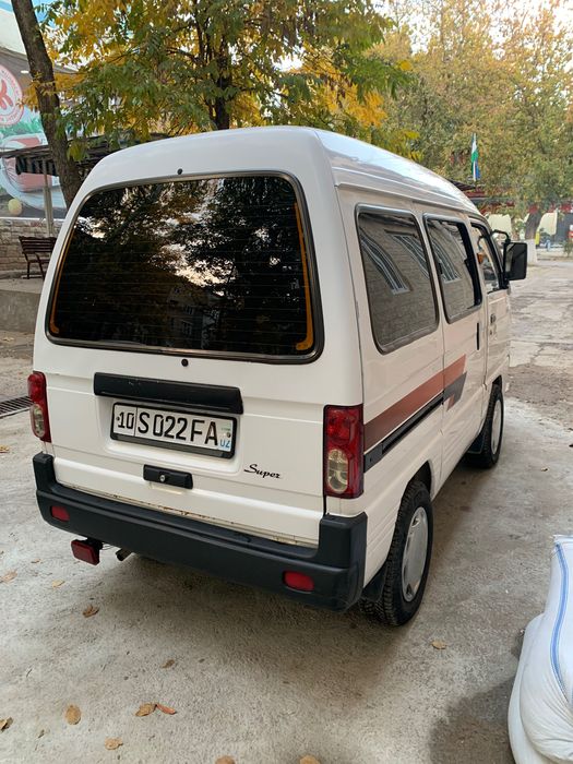 Дамас йуриб турган