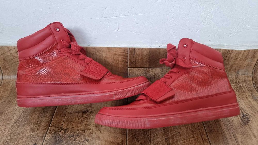 Високи металик кецове на Зара и маратонки Адидас Ориджинълс