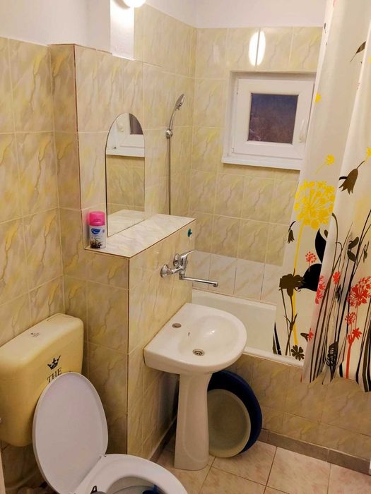 Închiriez garsonieră