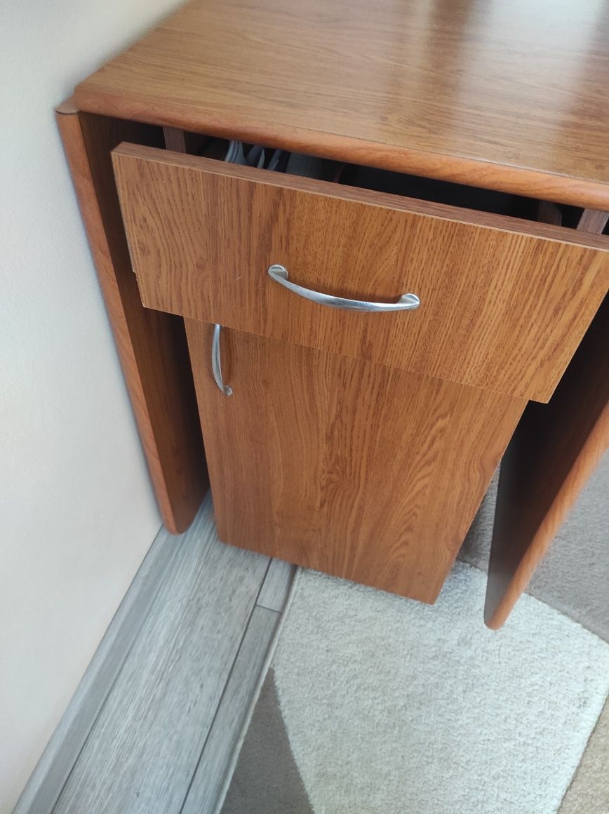 Vând masă extensibilă