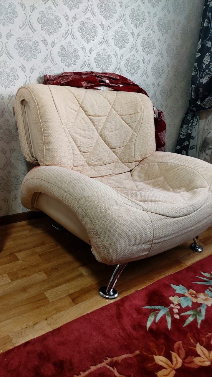 Два кресла б/у со съемным чехлом