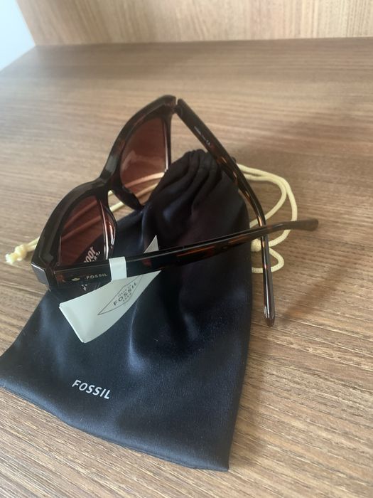 Ochelari de soare noi, Fossil