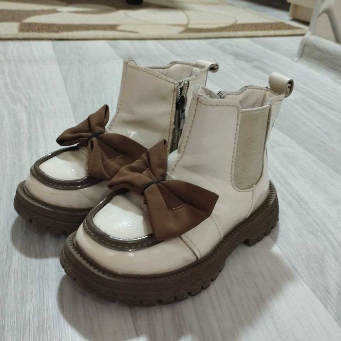 пуховичок для девочки и шапочка б.у. в отличном состоянии