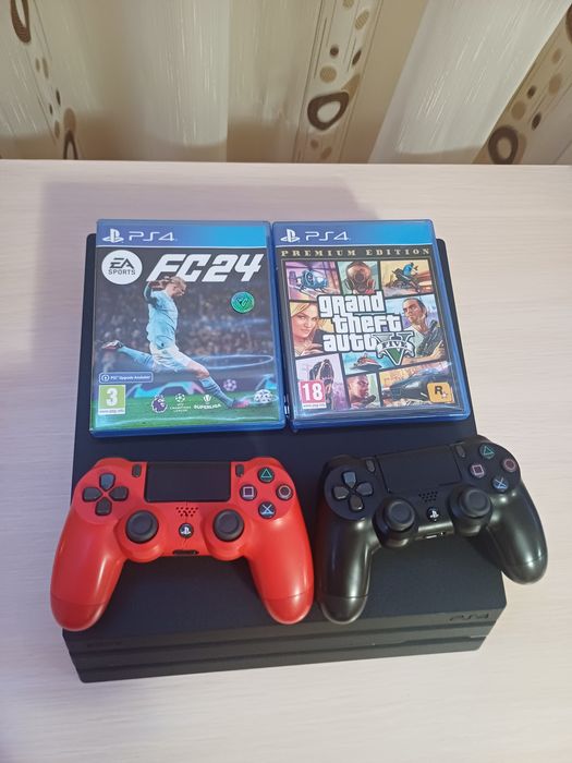 Ps 4 pro 1TB doua console și două jocuri