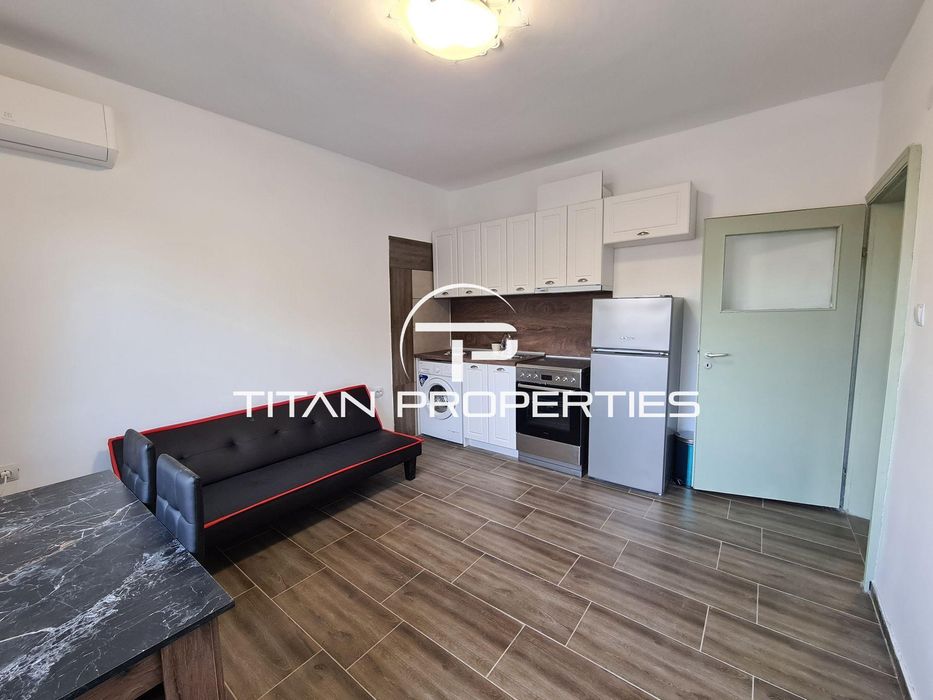 Тристаен апартамент за продажба в Център