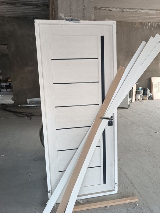 Eshik yangi, ishlatilmagan