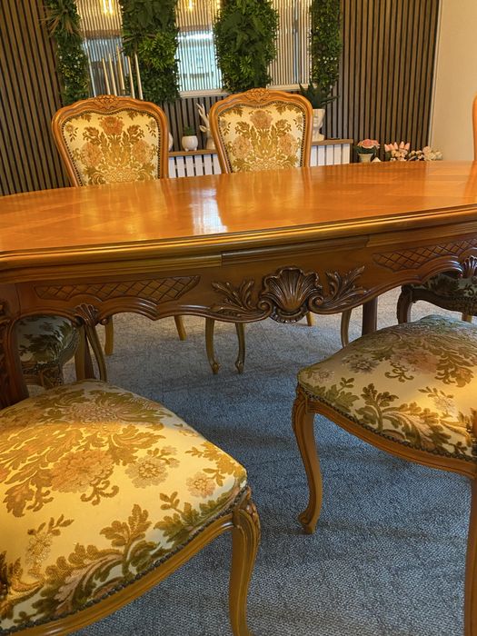 Masa cu 6 scaune ,se desface