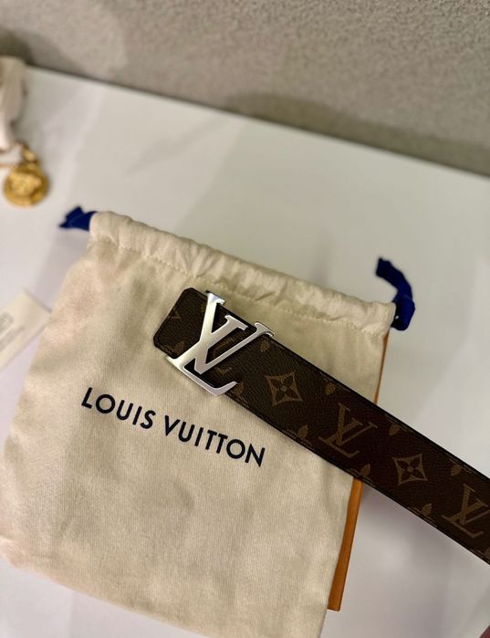 Curea 100% originala Louis Vuitton Initiales 40mm Reversible M9821