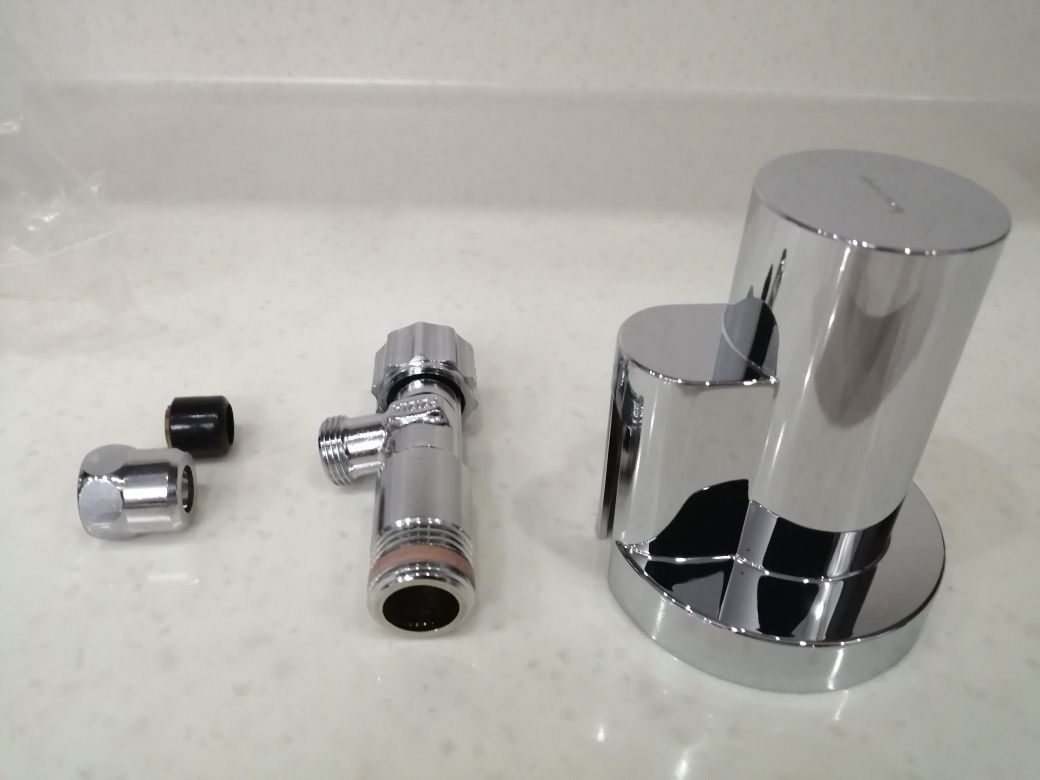 Угловой вентиль Hansgrohe , 1/2"-3/8" (цанга диаметр 10мм)