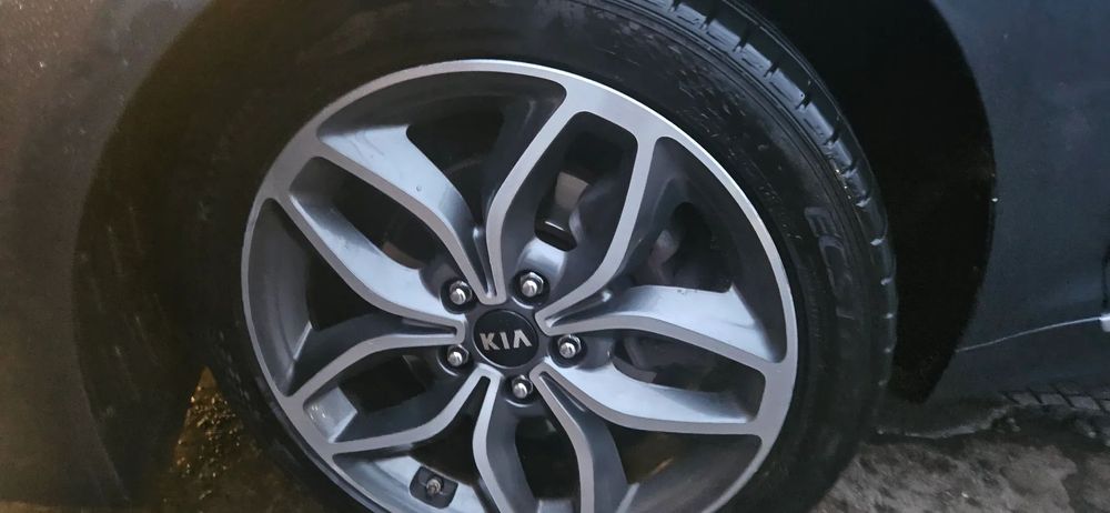 JANTE ORIGINALE KIA+SET 4 CAUCIUCURI DE VARA/225/45/ZR/18 95 Y/ PRET/ 1.000 LEI/BUCATA