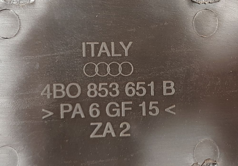 Grila Capota Audi A6 4B C5 Cod: 4B0853651B