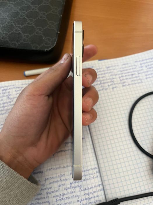 Продам айфон 12