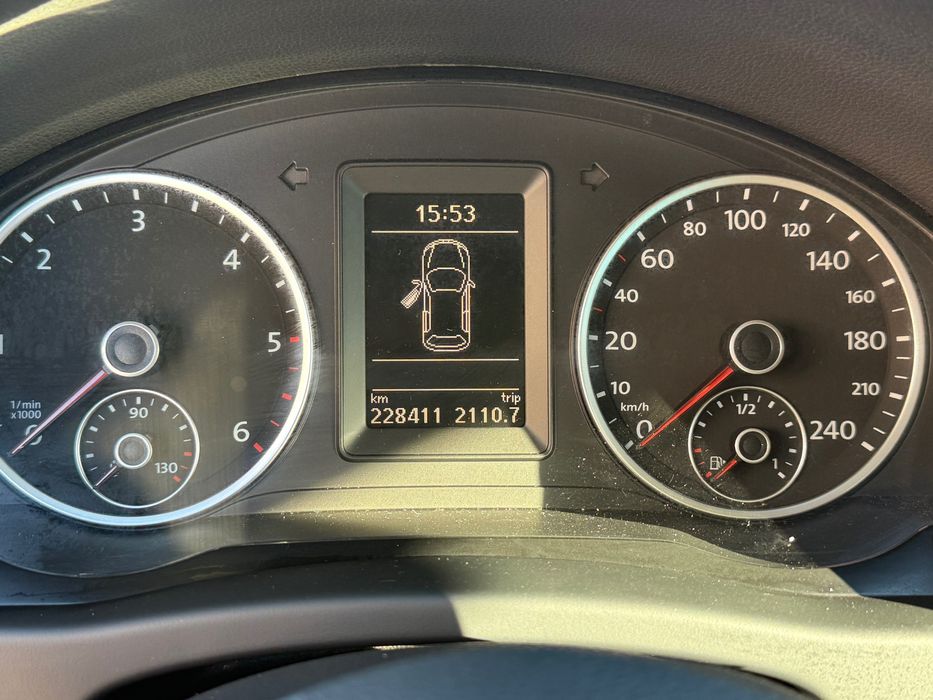 Vând VW Tiguan, 2011, diesel, 4x4 permanent, 8600 euro.