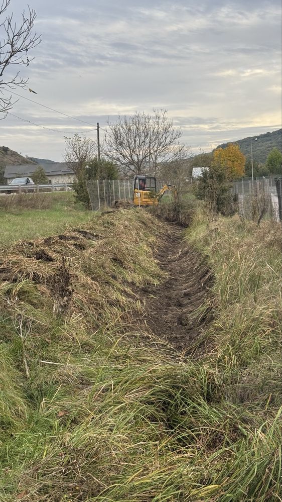 Închiriez miniexcavator