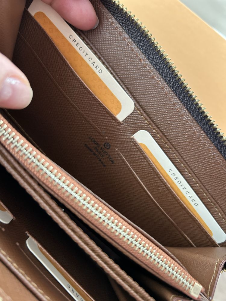 Дамско портмоне Louis Vuitton естествена кожа като ново