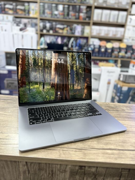 MacBook Air 15 inch M2 8/256 B/U