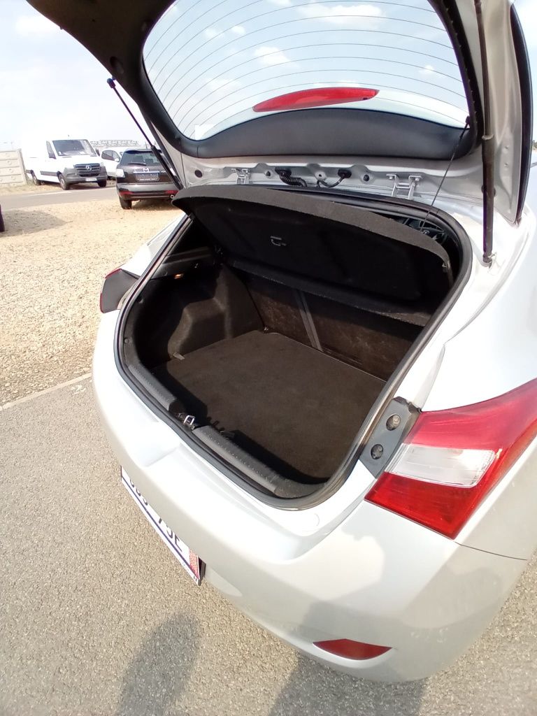 Hyundai i30 1.4 benzina