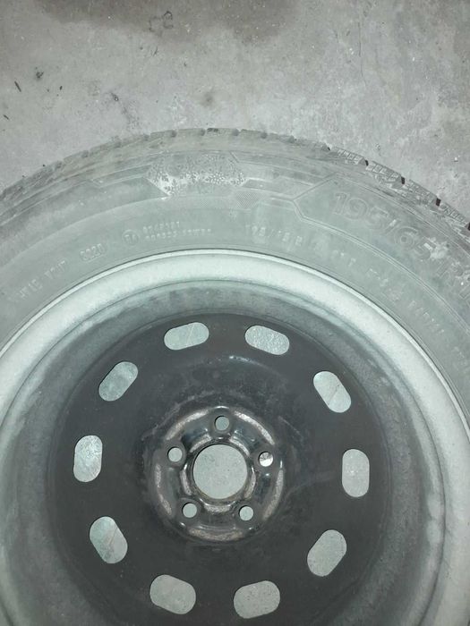 Зимни гуми 195/65/R15.                 4 бр-120 лв.