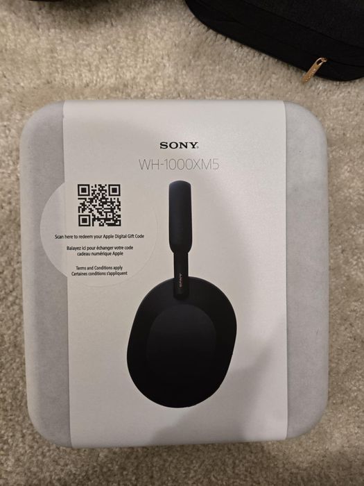 Sony wireless  headphones  WH -1000xm5b