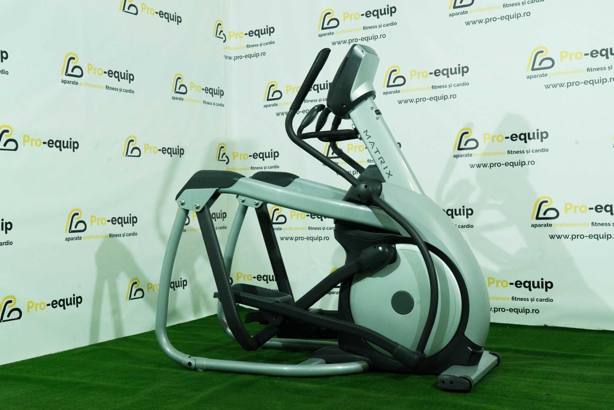 Eliptica profesionala Matrix, Technogym