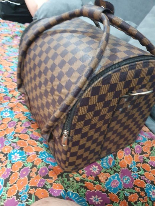 сумка для макияжа и маникюра