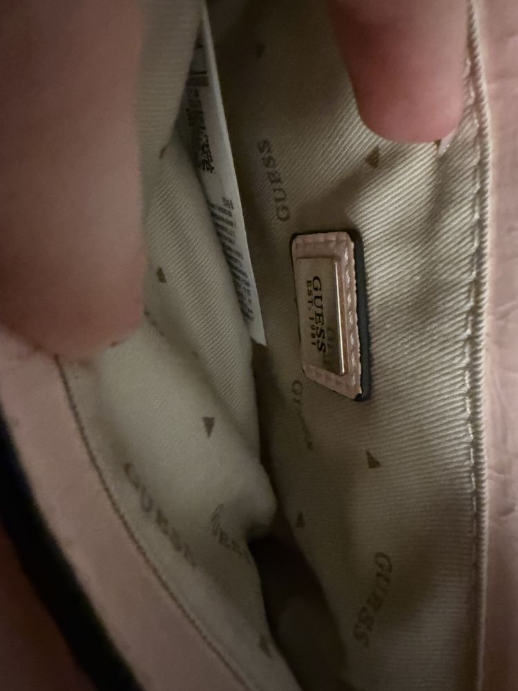 Уникална чанта Guess