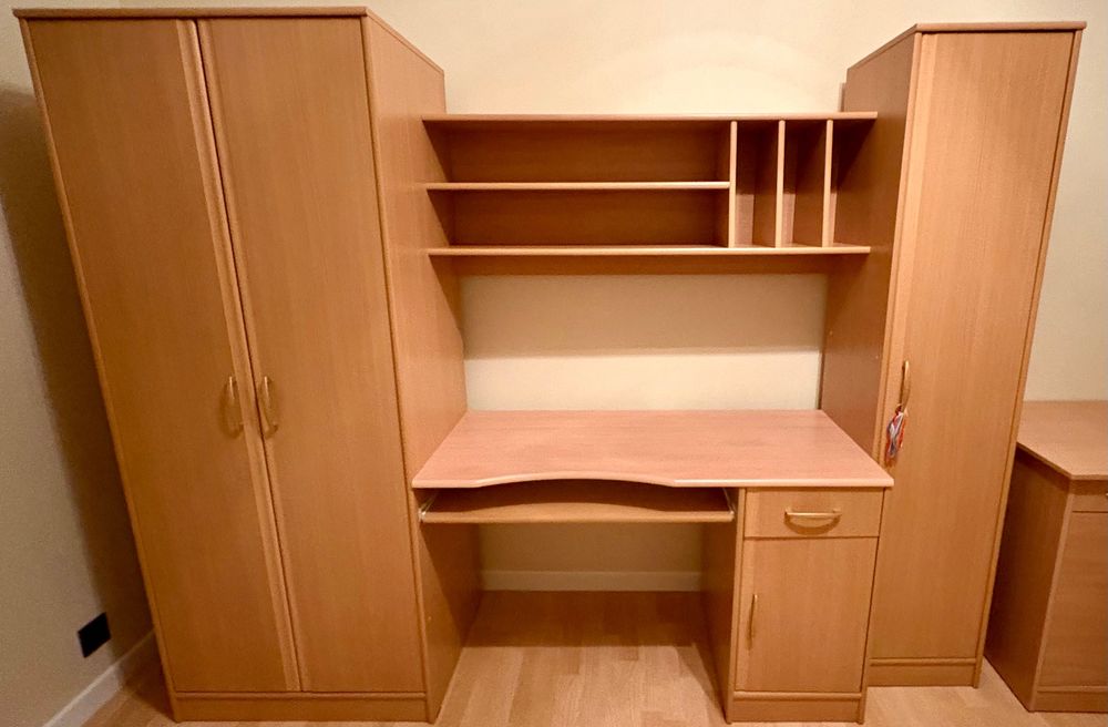 Продам шкаф со столиком для спальни
