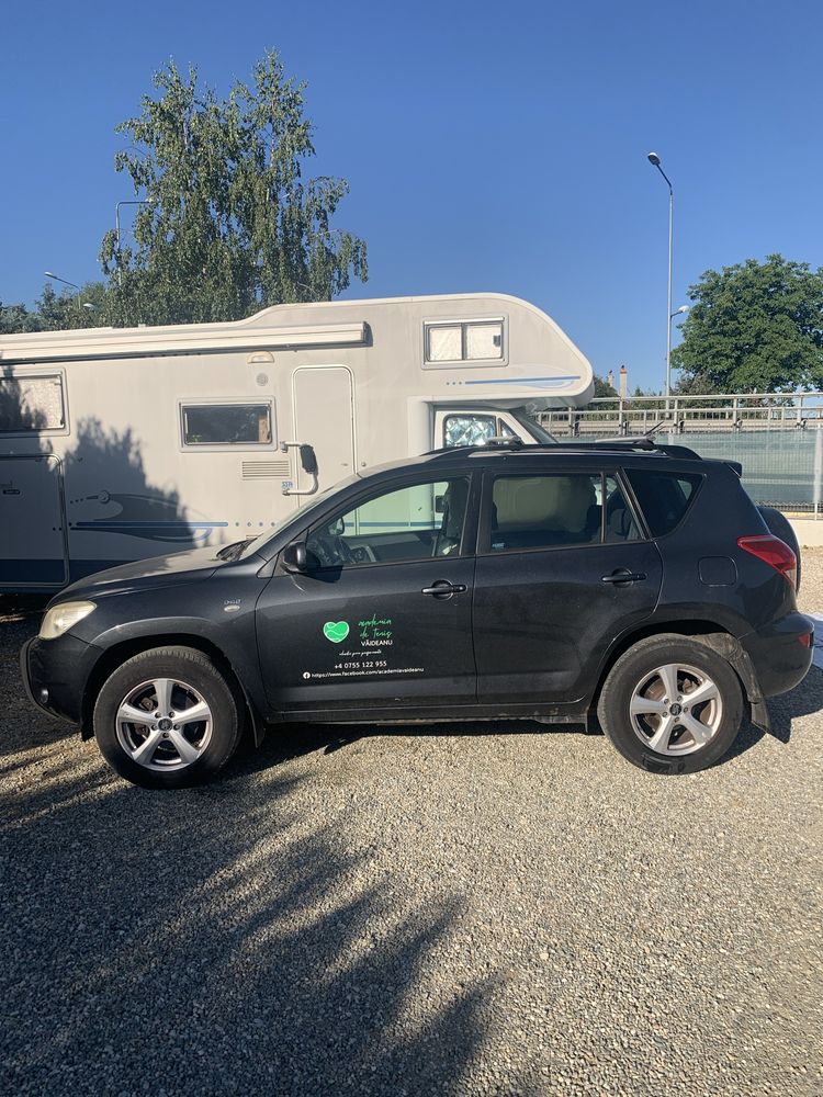 Toyota RAV4 lovita pe partea drrapta