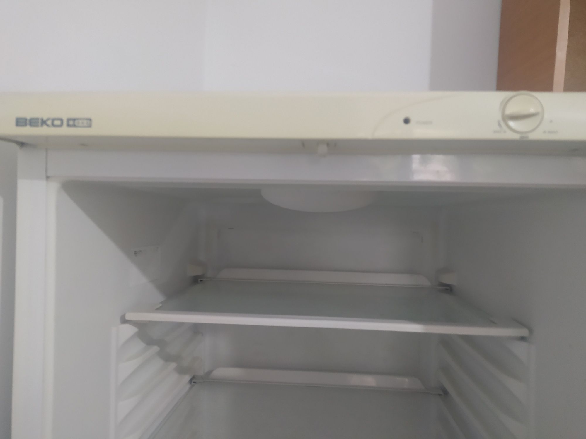 Холодильник б/у не включается