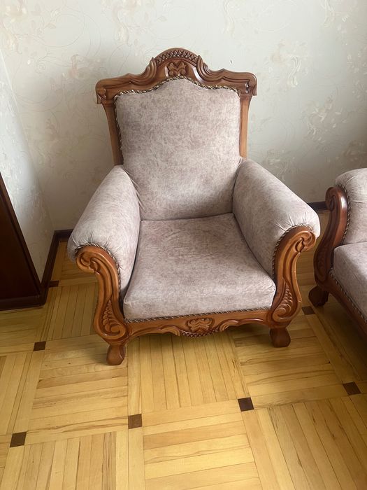 Продам диван и два кресла