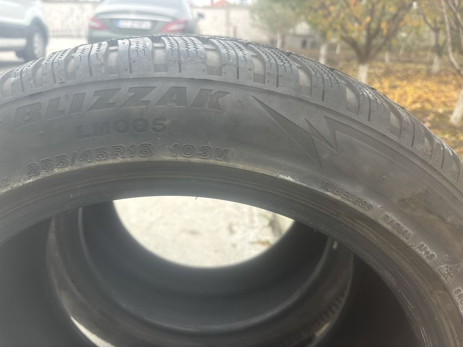 vand 2 cauciucuri de iarna bridgestone 255/45/r18