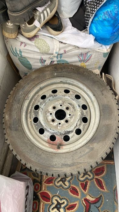 Продам комплект зимней резины R14