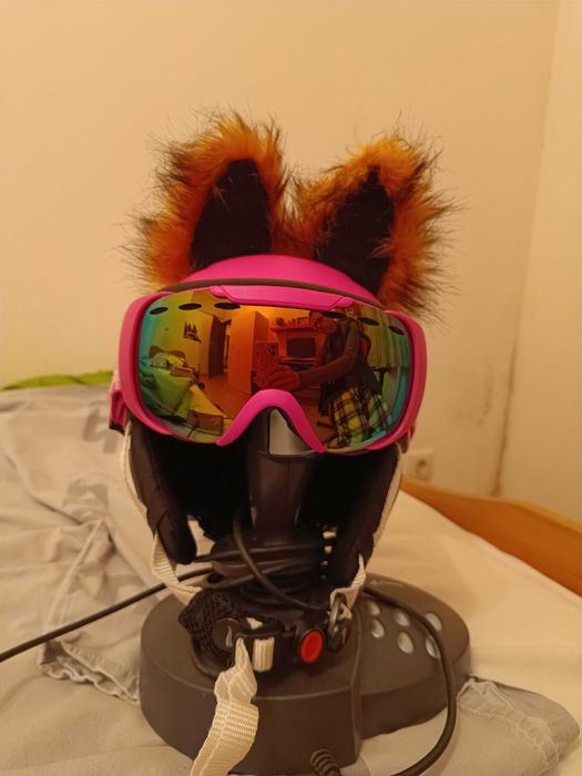 Детска ски каска и ски очила