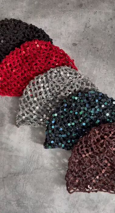 Вязаный чепчик в серебре