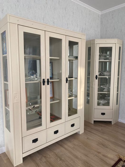 Продам стенку в гостиную или на кухню