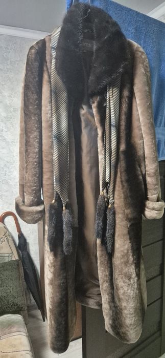 Продаю шубу женскую
