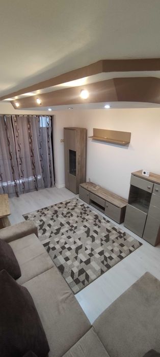 Apartament 3 camere de închiriat
