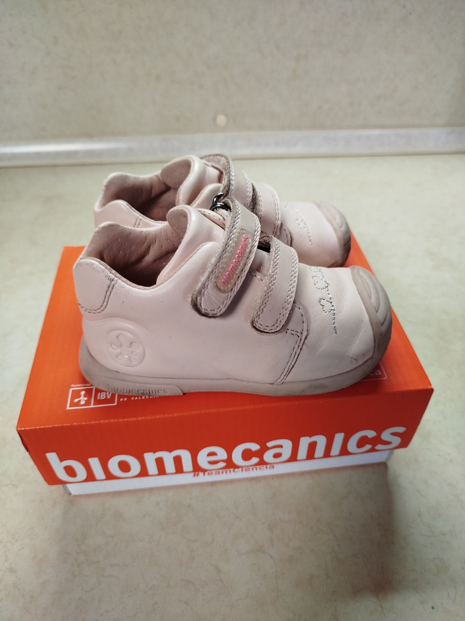 Ортопедични обувки Biomecanics 21
