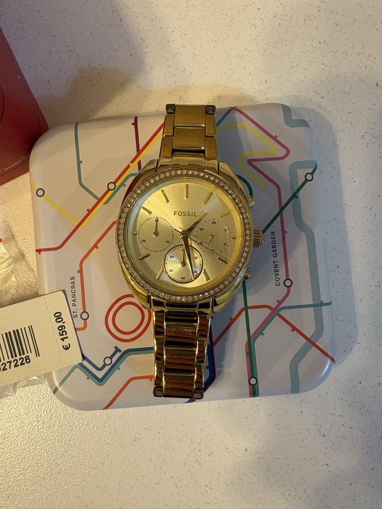 Часовник Fossil дамски