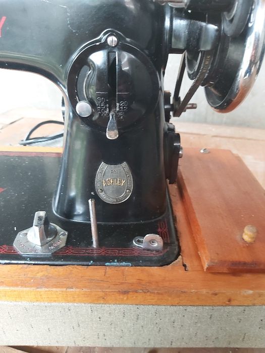 Masină de cusut Laura ashley