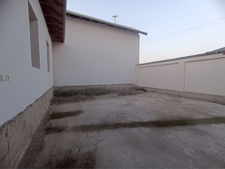 Ховли уй сотилади.