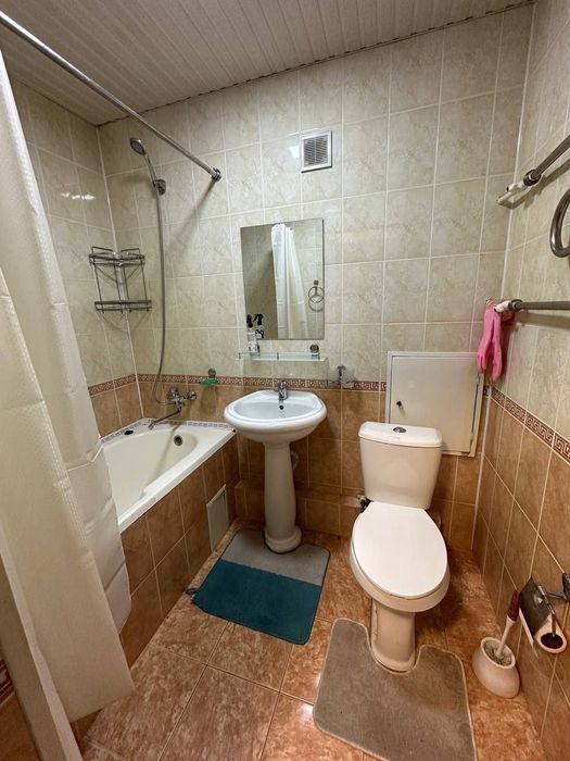 Mirzo Ulug'bek tumani 3 xona  SROCHNA SOTILADI! Mebel qoladi