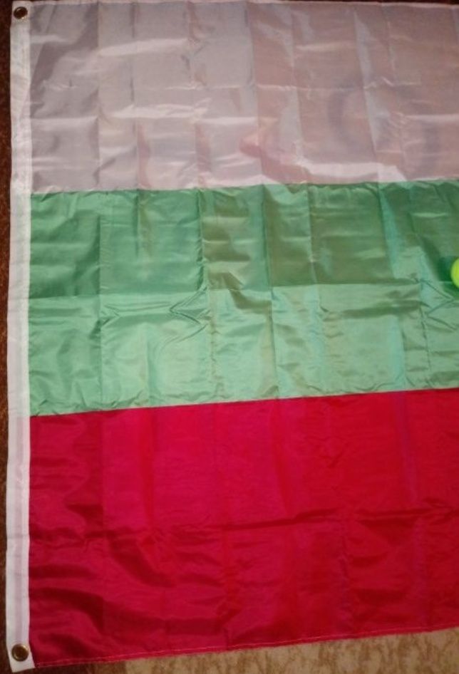 Големи Български знаме с размери 120 Х 180 см. и 150 Х 240 см. с капси