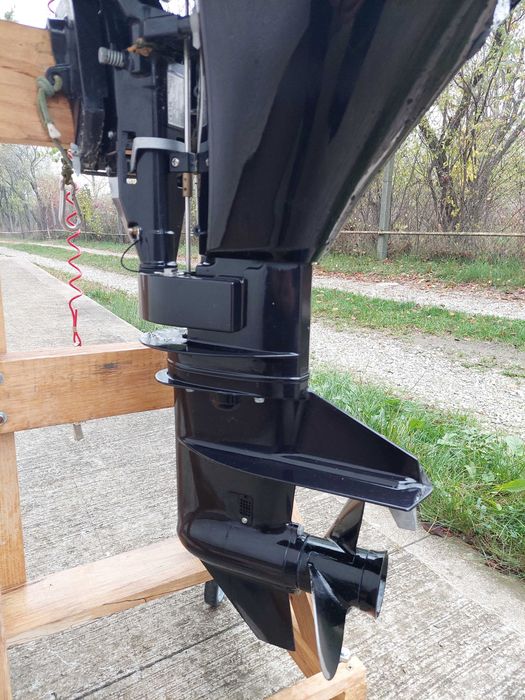 Vand motor de barca TOHATSU MFS 9,8 in 4 timpi cu cizma scurta.