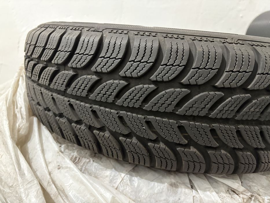 Vand 4 jante de tabla cu cauciucuri de iarna Debica