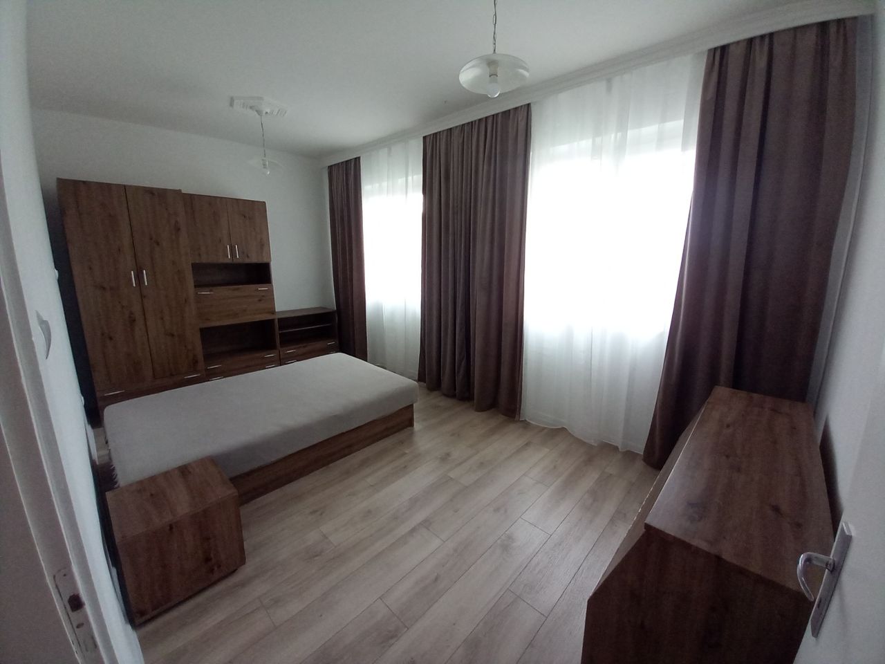 Дава се под наем Тристаен апартамент в Пловдив, Южен - 98 кв.м за 433.5 € - Снимка #8