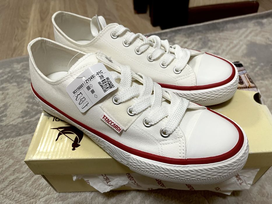 Новые женские кеды