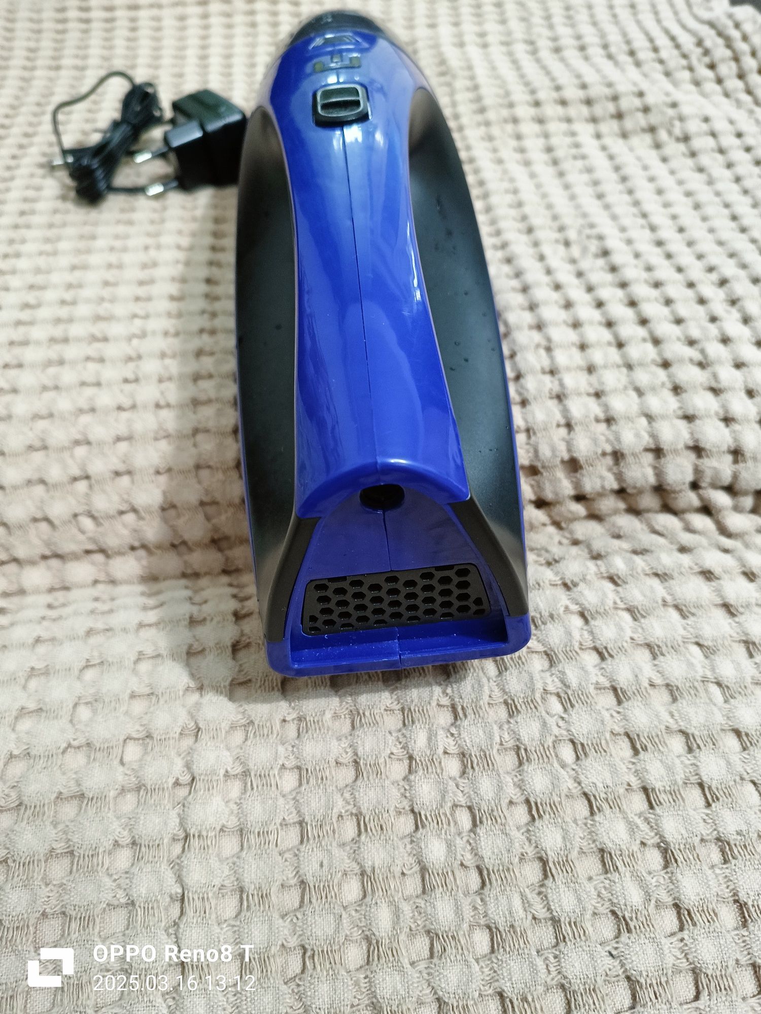 Aspirator auto portabil