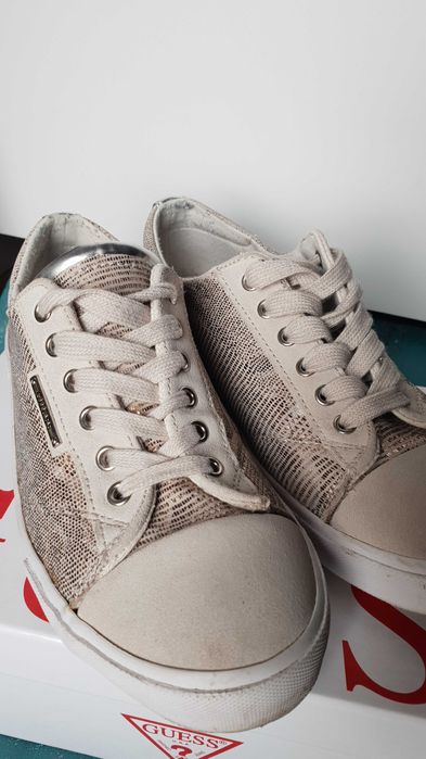 Сникърси Guess в актуална шарка