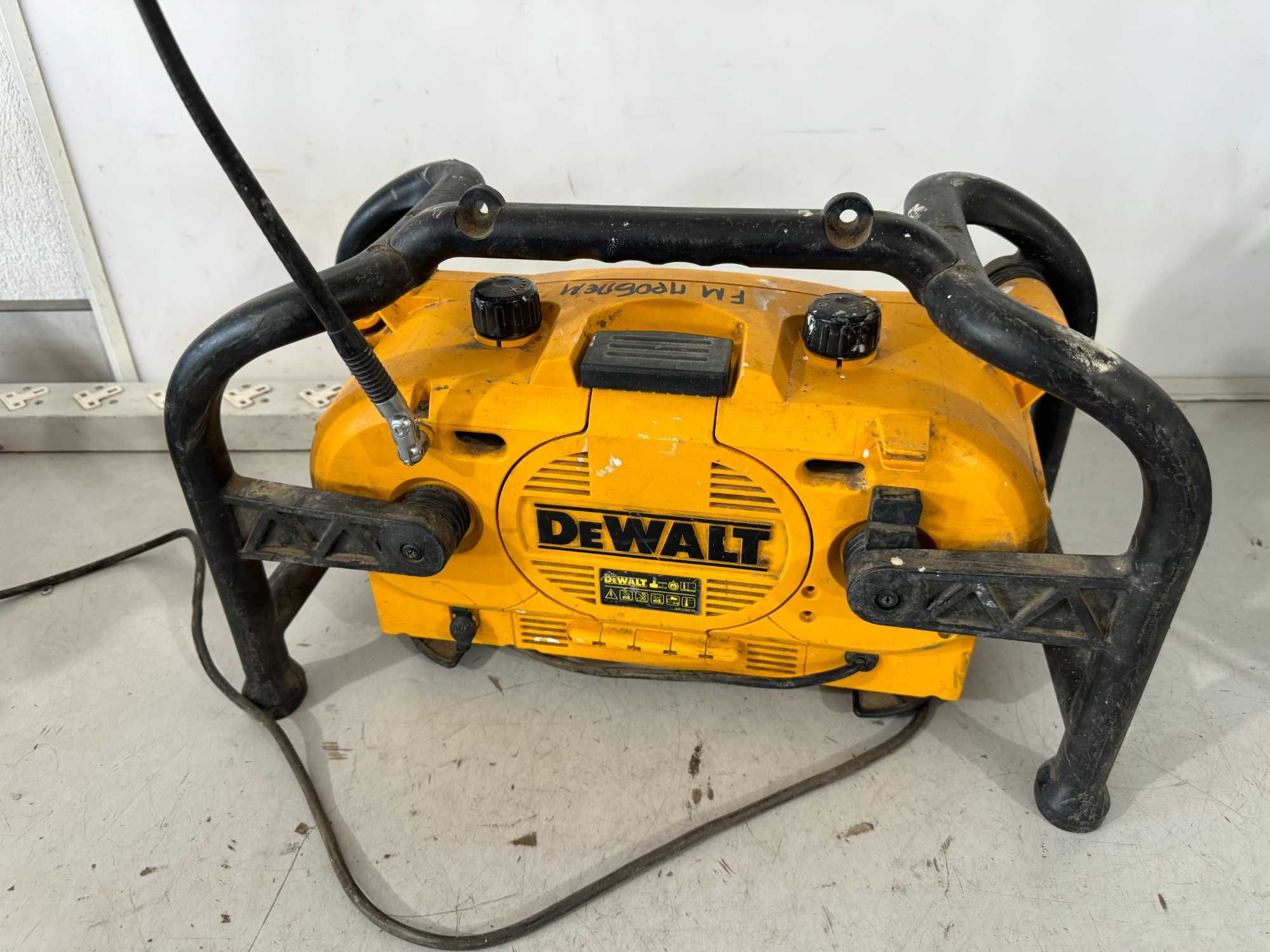 Радио - Dewalt DC011